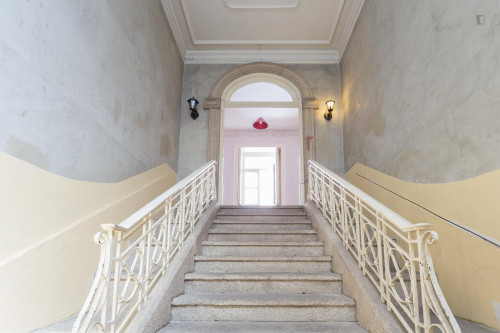 Pleasant double bedroom not far from Escola Superior de Enfermagem de Santa Maria