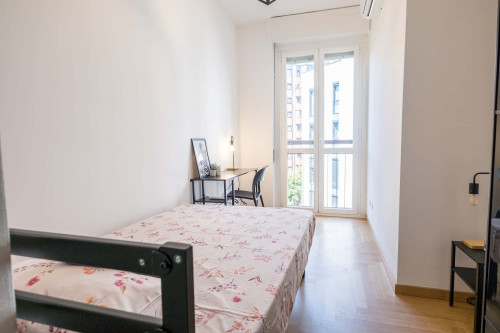 Piazza Carlo Caneva 4 - 3 Bedroom apartment
