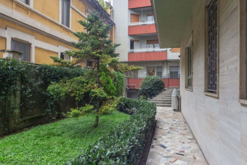 Bilocale con terrazzo in Corso Sempione