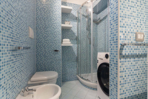 Bilocale con terrazzo in Corso Sempione