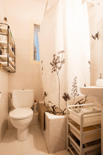 Double room, the gallery on this room has the laundry space for all the tenants in the flat - Gallery - 8