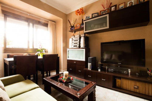 Double room, the gallery on this room has the laundry space for all the tenants in the flat - Gallery - 4