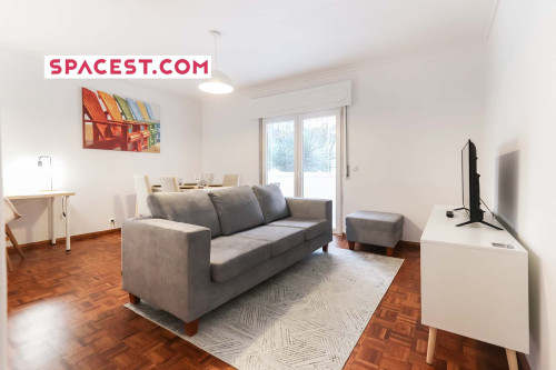Bright and Cozy Apartment in Rua Sacadura Cabral, Estoril