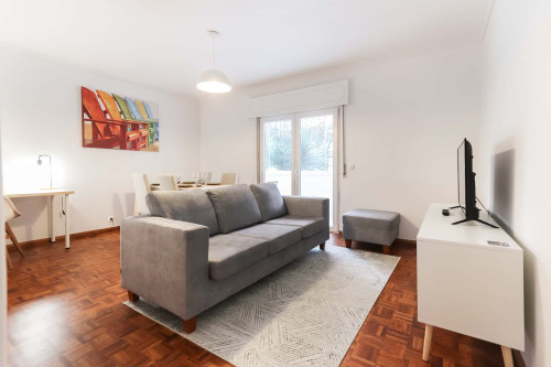Bright and Cozy Apartment in Rua Sacadura Cabral, Estoril
