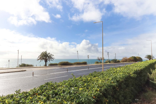Bright and Cozy Apartment in Rua Sacadura Cabral, Estoril