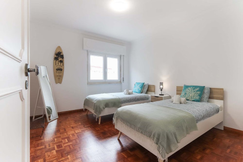 Bright and Cozy Apartment in Rua Sacadura Cabral, Estoril