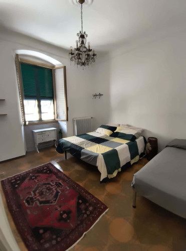 Room in Piazza Giuseppe Garibaldi, La Spezia for 120 m² with 3 bedrooms