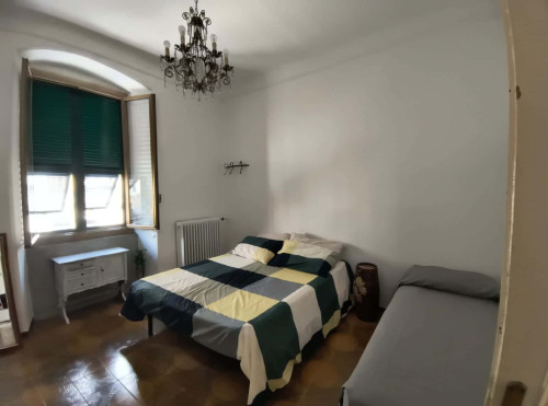 Room in Piazza Giuseppe Garibaldi, La Spezia for 120 m² with 3 bedrooms
