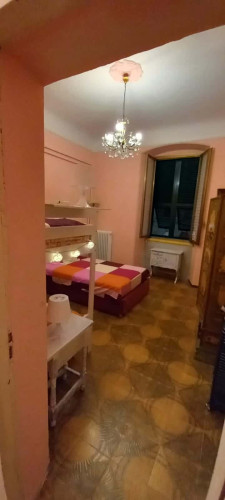 Room in Piazza Giuseppe Garibaldi, La Spezia for 120 m² with 3 bedrooms