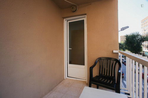 Nice double ensuite bedroom in a 5-bedroom apartment near Universitat de València