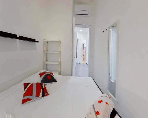 Stanza in Via Gualtiero Castellini