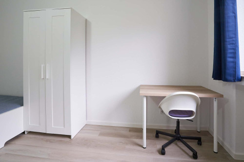 Kölner Landstraße- Room 3