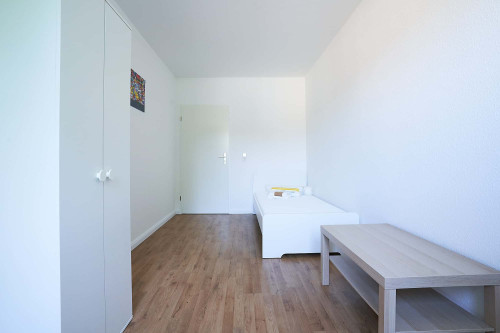 Kölner Landstraße - Room 5
