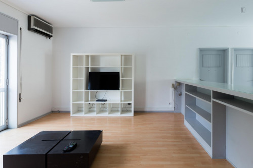 Cosy single bedroom in a 9-bedroom flat in Bonfim - Gallery - 20