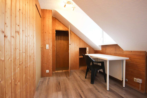 Room in Taubenheimstraße, Stuttgart for 55 m² with 3 bedrooms