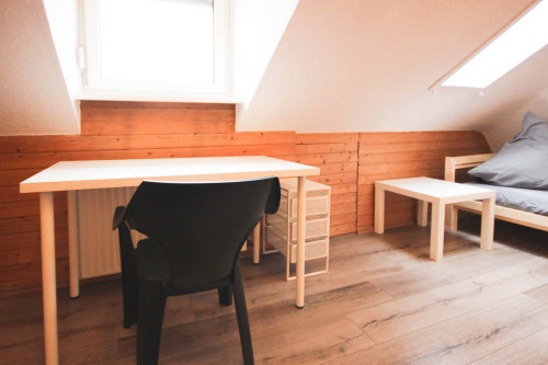 Room in Taubenheimstraße, Stuttgart for 55 m² with 3 bedrooms