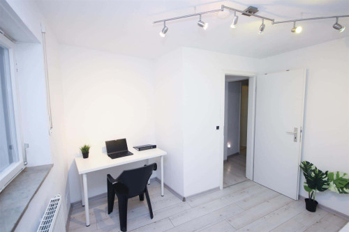 Room in Endersbacher Straße, Stuttgart for 60 m² with 4 bedrooms