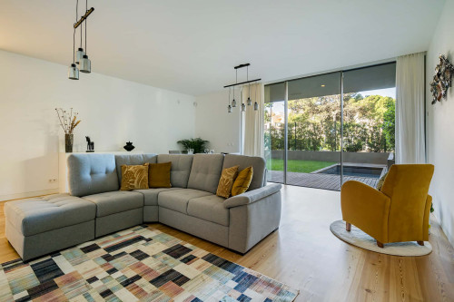 Apartment in Avenida Nossa Senhora do Rosario, Cascais for 166 m² with 1 bedroom