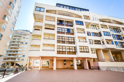 Apartment in Alameda da Guia, Cascais for 110 m² with 2 bedrooms