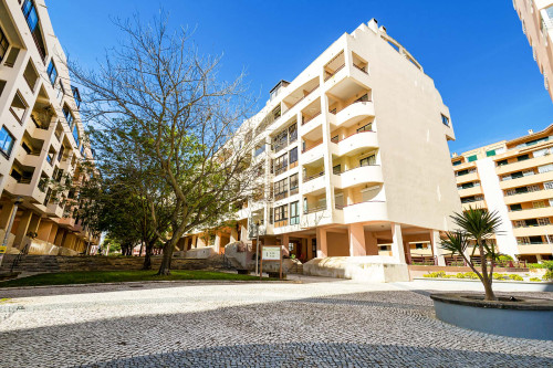 Apartment in Alameda da Guia, Cascais for 110 m² with 2 bedrooms