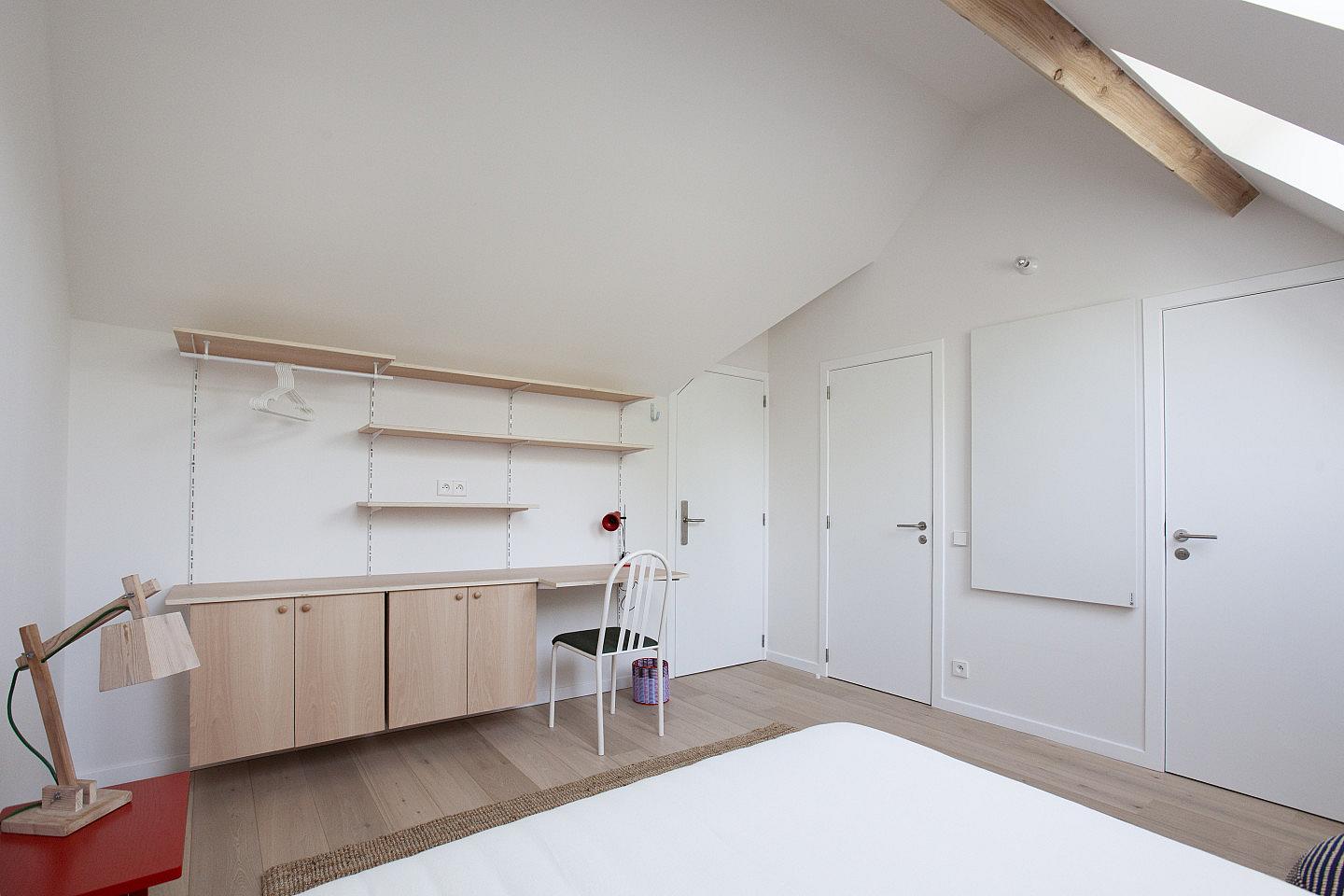 Room With Private Bathroom (shower, Sink) And Toilet - 11