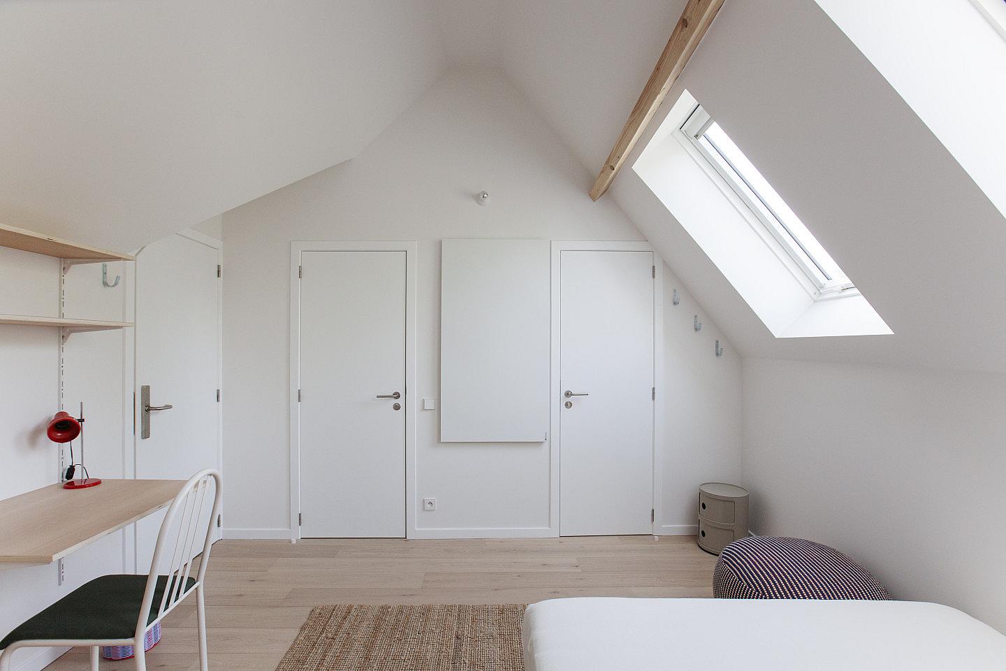 Room With Private Bathroom (shower, Sink) And Toilet - 9