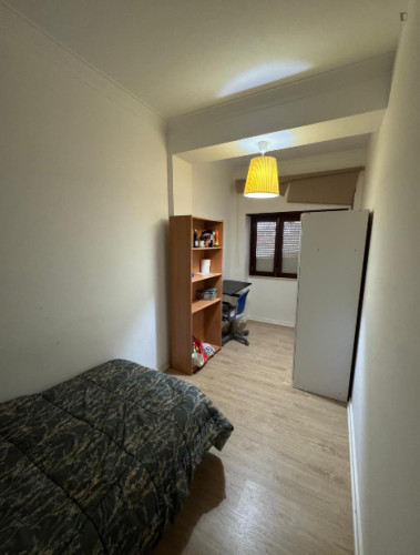Welcoming bedroom in Santo António dos Olivais area