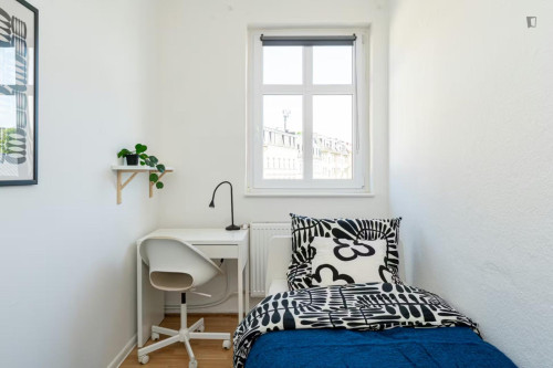 Very nice single bedroom near Wassermannstraße tram station