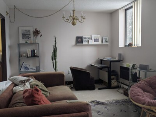 Quiet Neighbourhood, homey condo