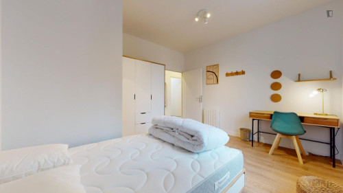 Bright double bedroom near Parc Georges Bazin