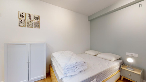 Spacious double ensuite bedroom near Parc Georges Bazin