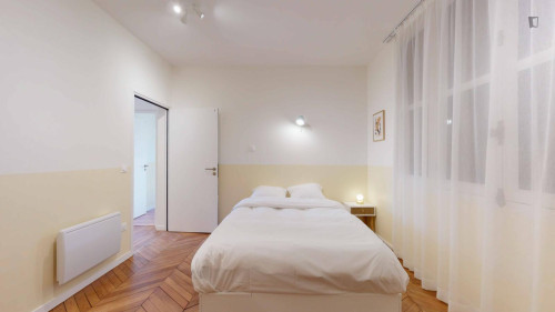 Large single bedroom near Parc Stalingrad