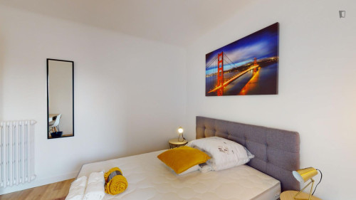 Neat double ensuite bedroom near Parc de la Noë Mitrie
