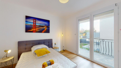 Neat double ensuite bedroom near Parc de la Noë Mitrie