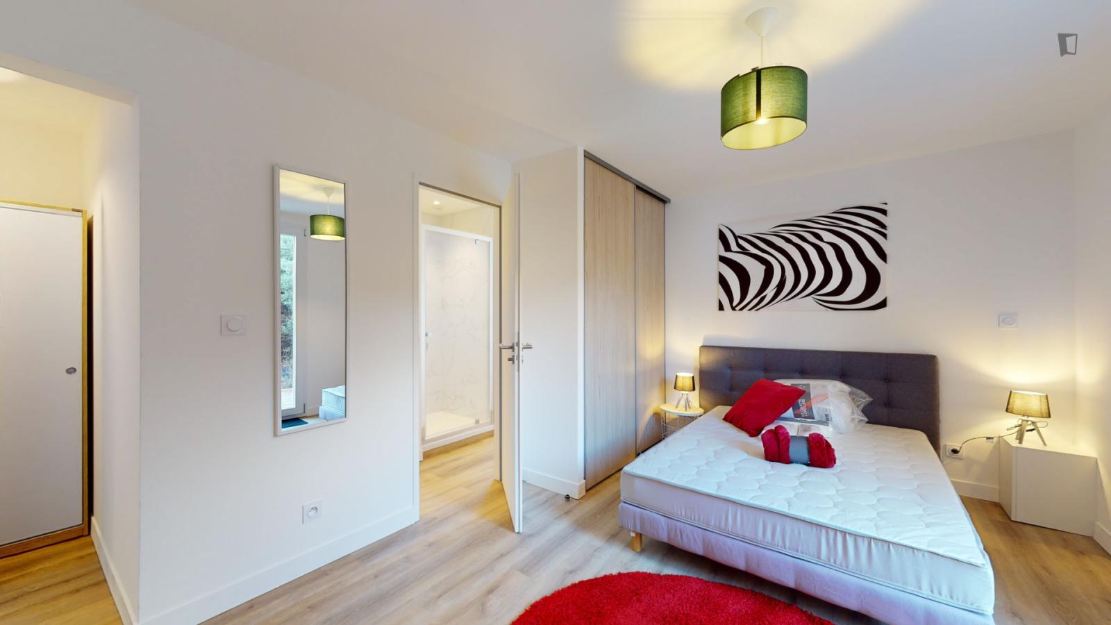 Pleasant Double Ensuite Bedroom Near Parc De La Noë Mitrie - Pleasant double ensuite bedroom near Parc de la Noë Mitrie - Gallery - 1
