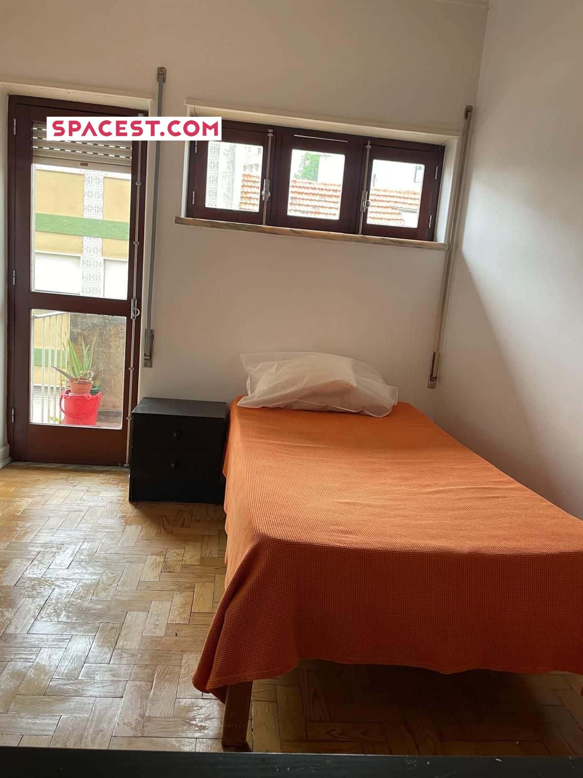 Single Room In Coimbra - 1