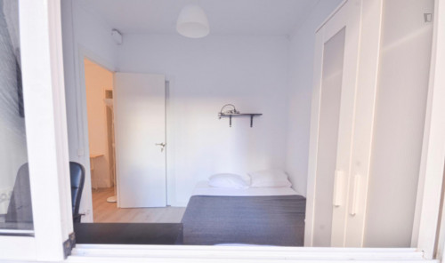 Alluring double ensuite bedroom in a 5-bedroom apartment near Parc del Mirador del Poble Sec