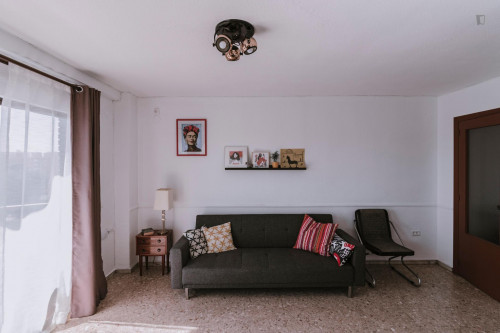 Double bedroom in 4-bedroom apartment