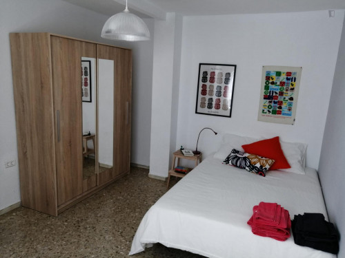 Double bedroom in 4-bedroom apartment