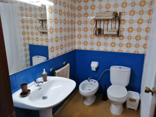 Double bedroom in 4-bedroom apartment - Gallery - 11