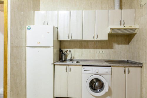 Single bedroom in central apartment in Chueca, central Madrid