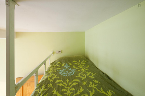 Single bedroom in central apartment in Chueca, central Madrid