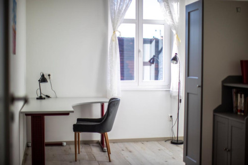 Appealing single bedroom