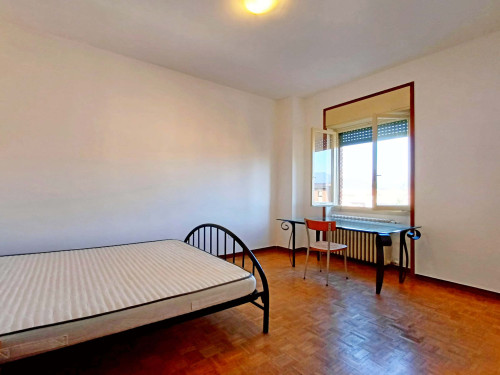 Room in Via Montello, Brescia for 134 m² with 5 bedrooms