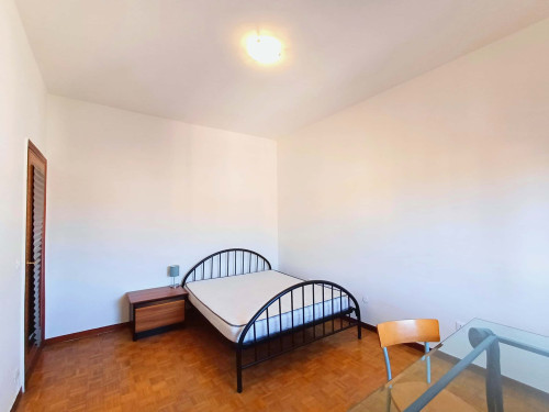 Room in Via Montello, Brescia for 134 m² with 5 bedrooms