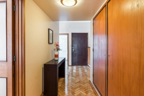 Really neat single bedroom near Instituto Superior de Engenharia - Gallery - 6