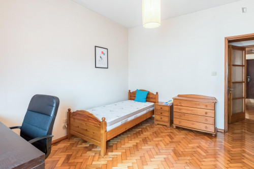 Really neat single bedroom near Instituto Superior de Engenharia