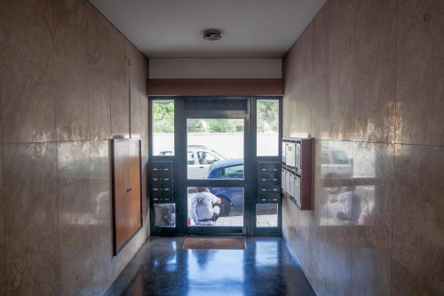 Really neat single bedroom near Instituto Superior de Engenharia - Gallery - 2