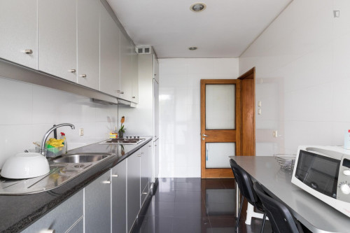 Really neat single bedroom near Instituto Superior de Engenharia - Gallery - 9