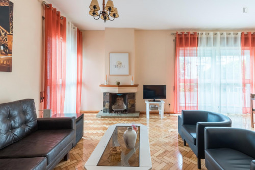Really neat single bedroom near Instituto Superior de Engenharia - Gallery - 17